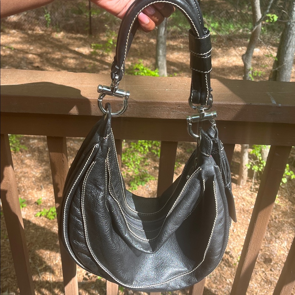 Beautiful 100% leather shoulder bag